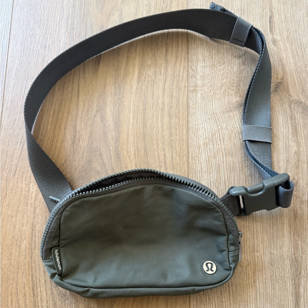 Lululemon Everywhere Belt Bag, 0S, sage green